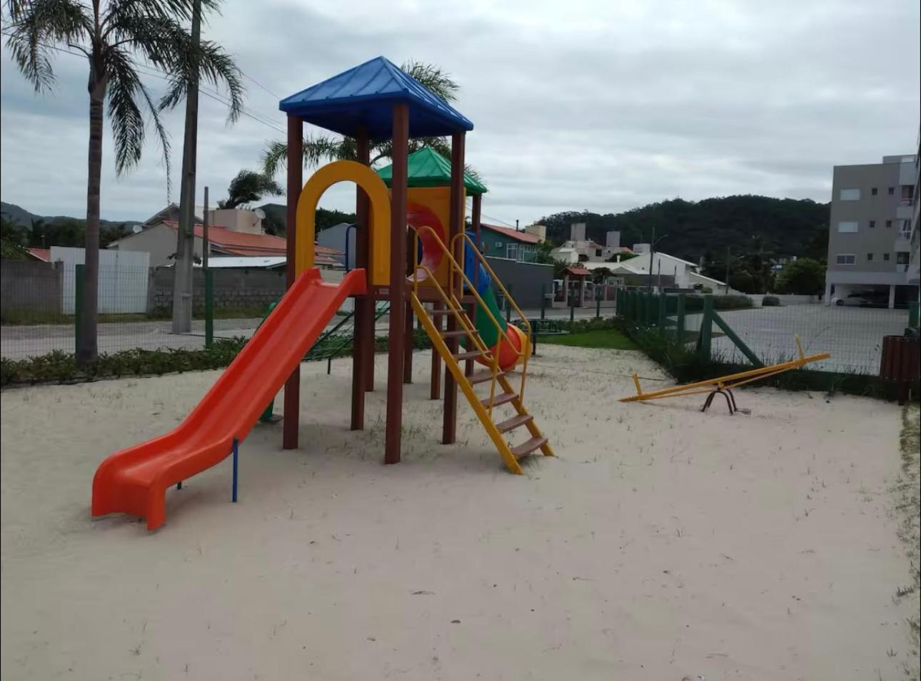 Apto Garden, Dos Ingleses